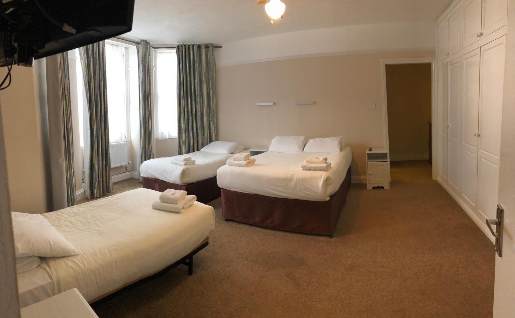 Carnock Apartment Tenby Room photo