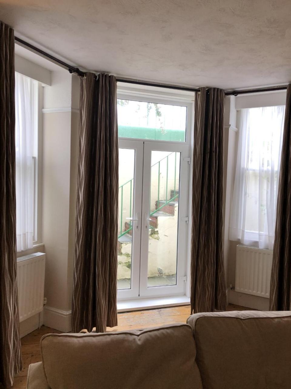 Carnock Apartment Tenby Room photo